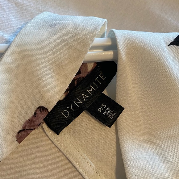 V-neck floral blouse from dynamite - Picture 5 of 5